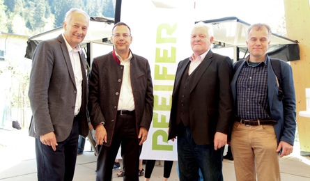(v.l.n.r.) Christian Rakos (Geschäftsführer pPA, Michael Pfeifer (Geschäftsführer Pfeifer Holz), Rudolf Huber (Energieexperte), Johannes Schmidl (Energieexperte)