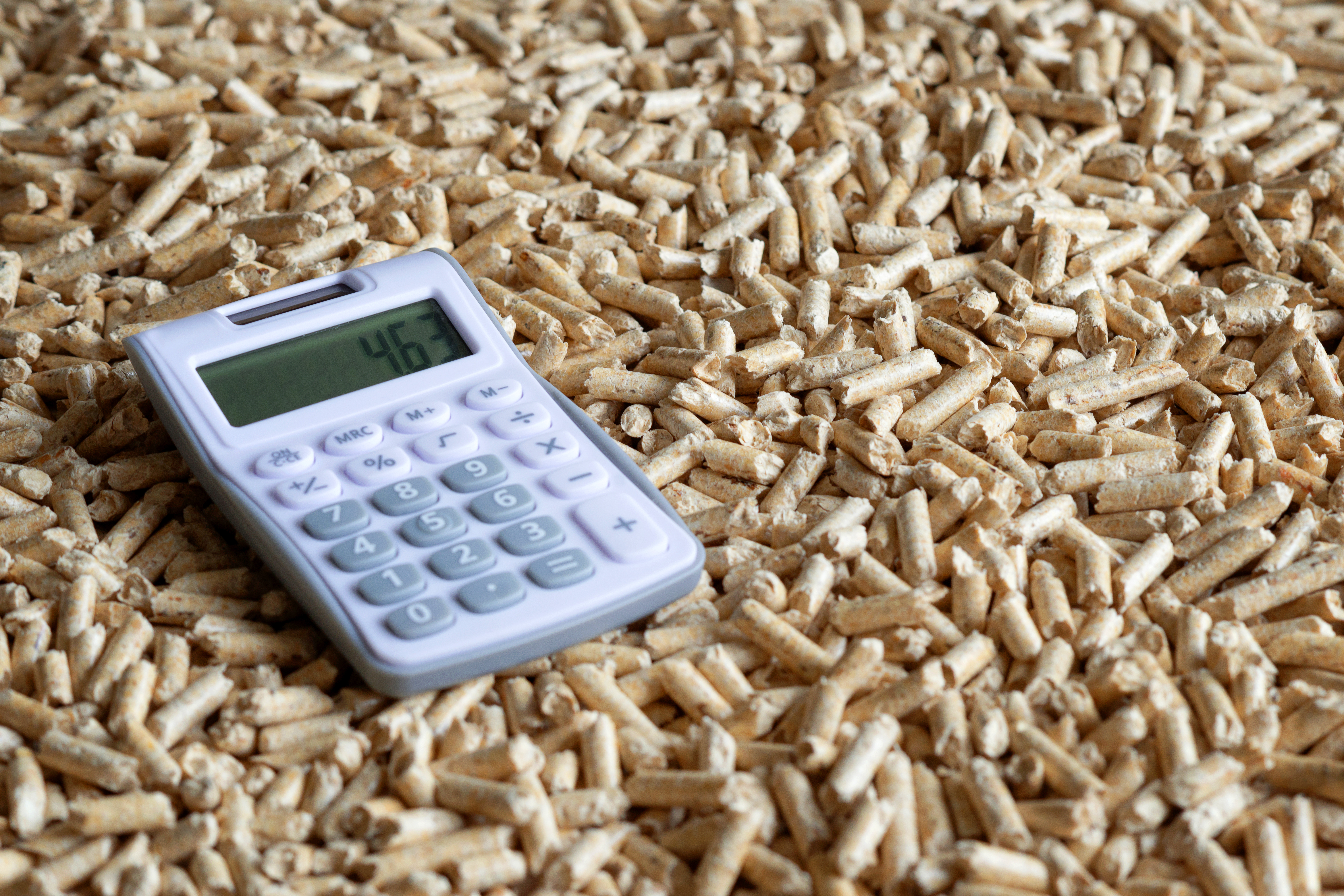 Holzpellets, kalkulieren, Taschenrechner, sparen